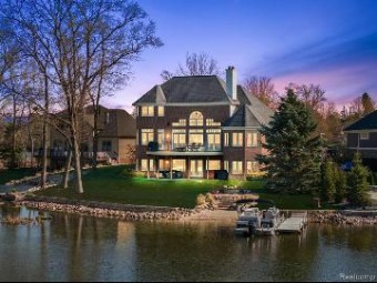 4214 Bay Shores Drive Waterford, MI 48329