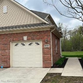 29481 Woodpark Circle Warren, MI 48092