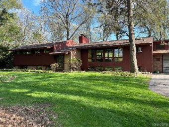 1975 S Hammond Lake Drive Bloomfield Hills, MI 48302