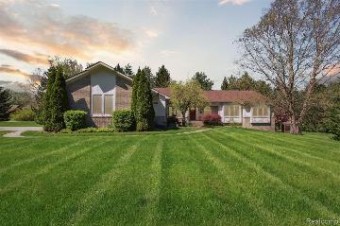 553 Peach Tree Lane Milford, MI 48381