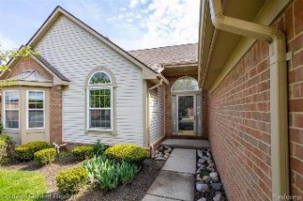 212 Shore Brook Lane Walled Lake, MI 48390