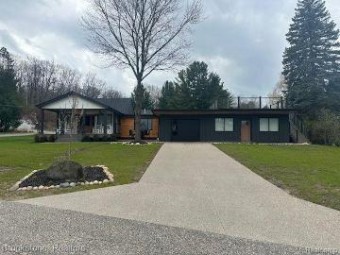 6245 W Higgins Lake Drive Roscommon, MI 48653