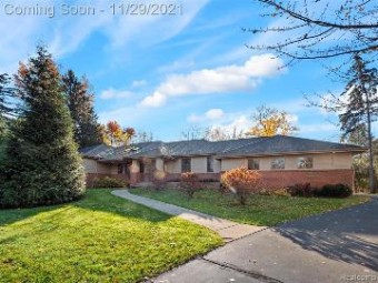 4625 Pickering Road Bloomfield Hills, MI 48301