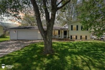 2537 Julie Columbiaville, MI 48421