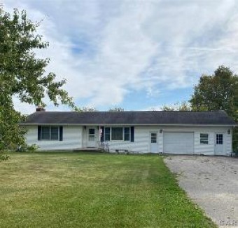 2933 Hunt Adrian, MI 49221