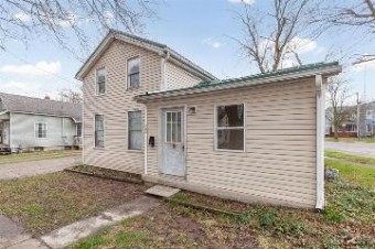 206 Ormsby Adrian, MI 49221