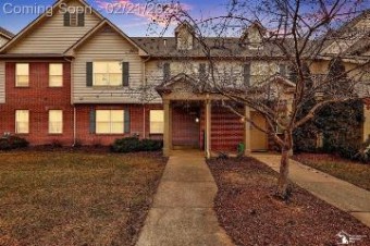 643 Worthington Dr. Lansing, MI 48906