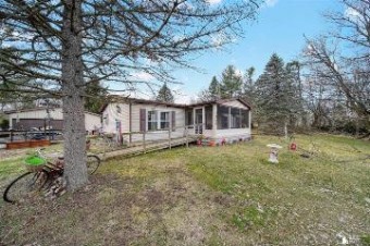 7360 Hallenbeck Manitou Beach, MI 49253