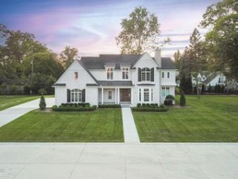 521 W Deeplands Grosse Pointe Shores, MI 48236