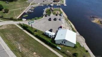 103 W Lakeshore Manistique, MI 49854