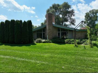 1517 Bayliss Midland, MI 48640