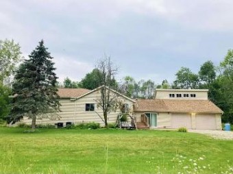 3170 E Whitefeather Pinconning, MI 48650