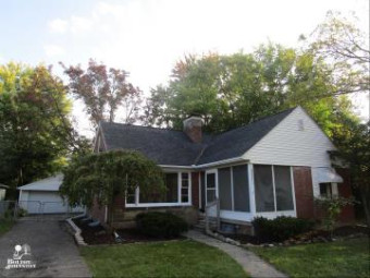 19921 Roscommon Harper Woods, MI 48225