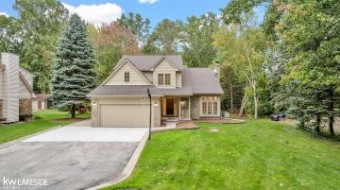 31103 Sikon Chesterfield Township, MI 48047