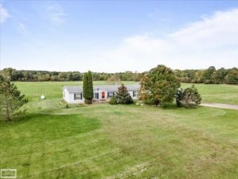 8143 Gibbons Grant, MI 48032