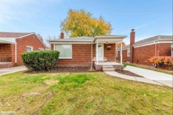 19693 Lochmoor Harper Woods, MI 48225