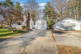 32 Poplar Sanford, MI 48657