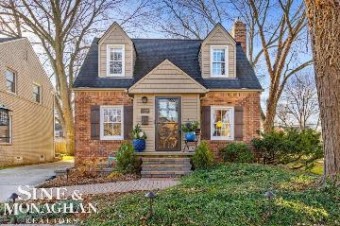 1379 Hampton Grosse Pointe Woods, MI 48236