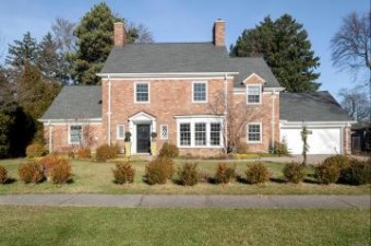 60 Sunningdale Grosse Pointe Shores, MI 48236