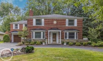 565 Lochmoor Grosse Pointe Woods, MI 48236