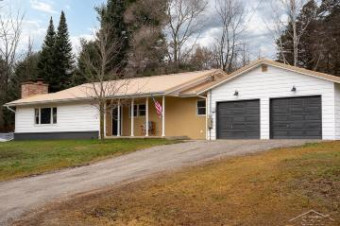 2965 Franklin Clare, MI 48617