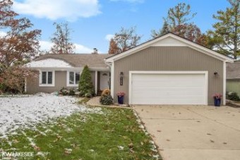 329 Park Lake Orion, MI 48362