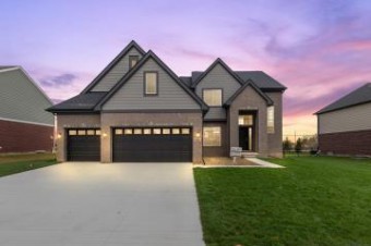 51624 Creek View Chesterfield Township, MI 48051