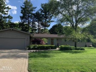 53 Blairmoor Grosse Pointe Shores, MI 48236