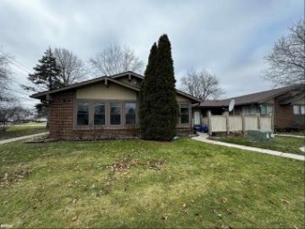 2676 Roundtree Troy, MI 48083