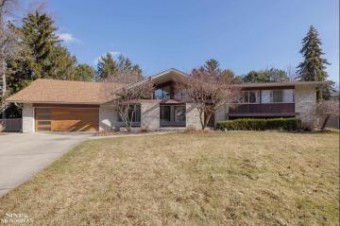 26 Putnam Grosse Pointe Shores, MI 48236