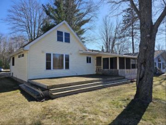 3839 Lakeshore Gladwin, MI 48624