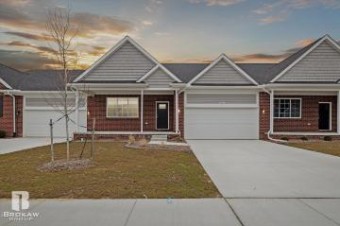 1442 Lincoln Lapeer, MI 48446