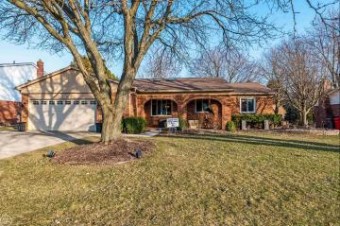 17208 Merryweather Clinton Township, MI 48038