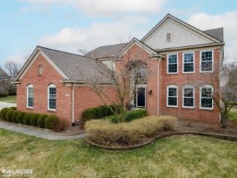 18084 Crescent Lake Macomb, MI 48042