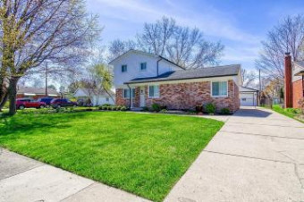 24050 Lakewood Saint Clair Shores, MI 48082