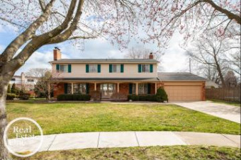 784 Canterbury Grosse Pointe Woods, MI 48236