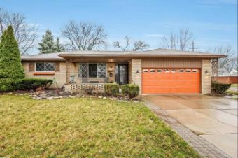 19902 Fleetwood Harper Woods, MI 48225