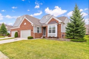 49636 Hiddenbrook Dr Macomb, MI 48042