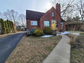 831 Roslyn Grosse Pointe Woods, MI 48236