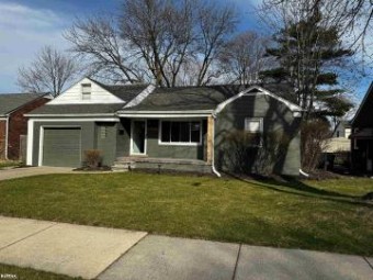 28312 Hughes Saint Clair Shores, MI 48081