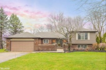 21 Waterview Lake Orion, MI 48362