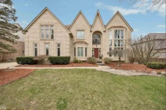 813 Crestwood Rochester Hills, MI 48309