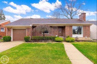 1115 Anita Grosse Pointe Woods, MI 48236