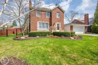 692 Hawthorne Grosse Pointe Woods, MI 48236