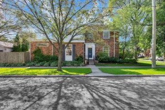 380 Mckinley Grosse Pointe Farms, MI 48236