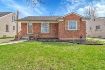 1635 Aline Grosse Pointe Woods, MI 48236