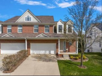 747 E Bluff Rochester Hills, MI 48307