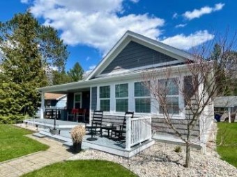 3127 Lakeshore Gladwin, MI 48624