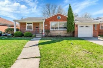 21526 Benjamin Saint Clair Shores, MI 48081