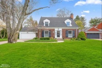 64 Hawthorne Grosse Pointe Shores, MI 48236